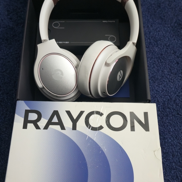 Raycon Over-Ear Headphones - Picture 1 of 3